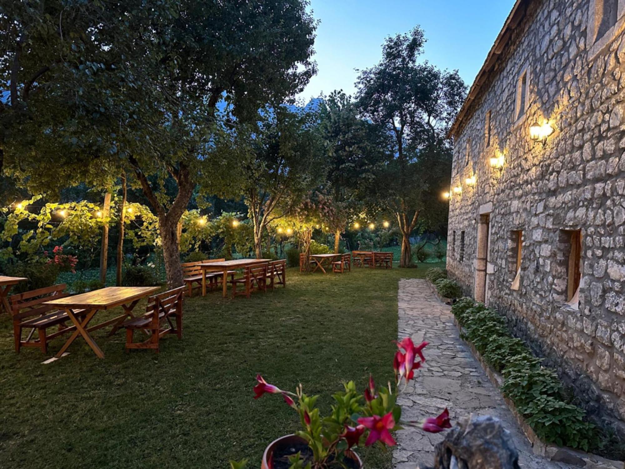Bujtina Shkambi Hotel Theth Exterior foto